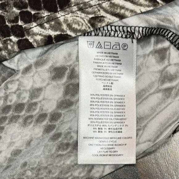 MICHAEL MICHAEL KORS LG. SLEEVELESS BLOUSE SNAKESKIN PRINT - Picture 8 of 9